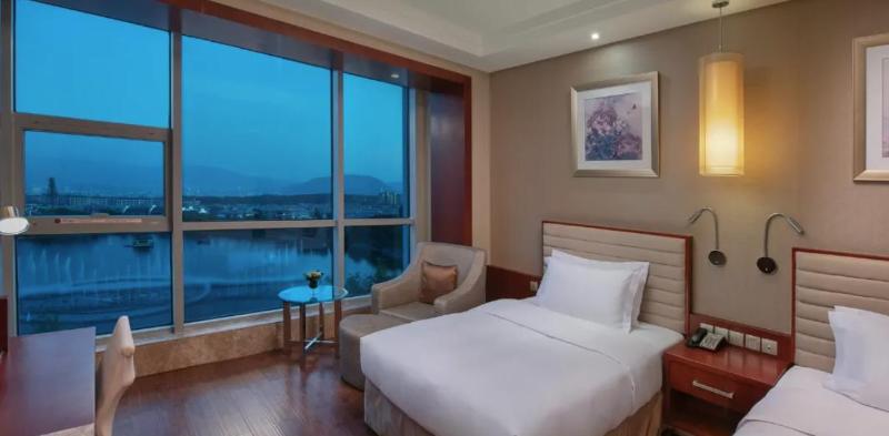 Empark Grand Hotel Tengchong image 5