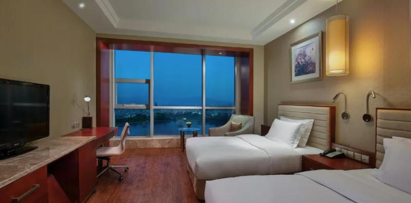 Empark Grand Hotel Tengchong image 3