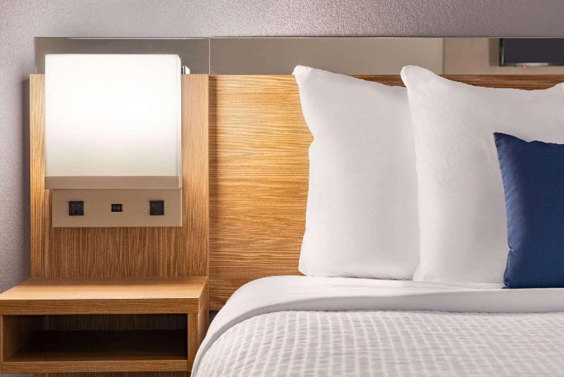 Microtel Inn & Suites by Wyndham Gambrills image
