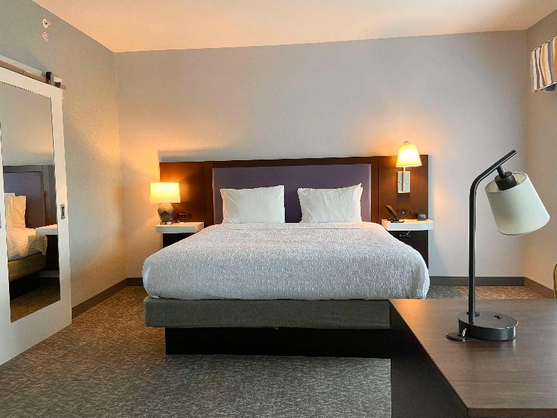Hampton Inn By Hilton Mcminnville image