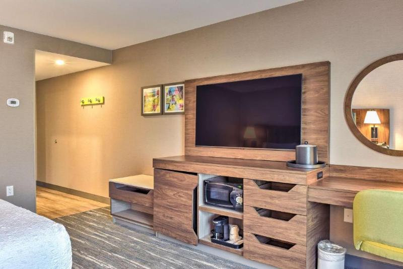 Hampton Inn & Suites Keene image