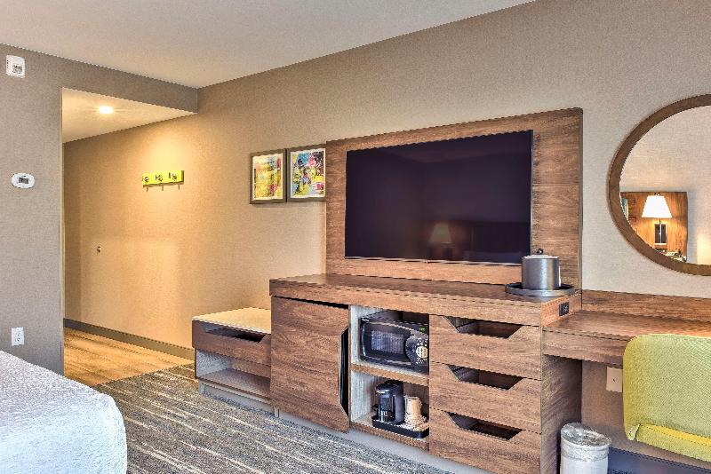 Hampton Inn & Suites Keene image