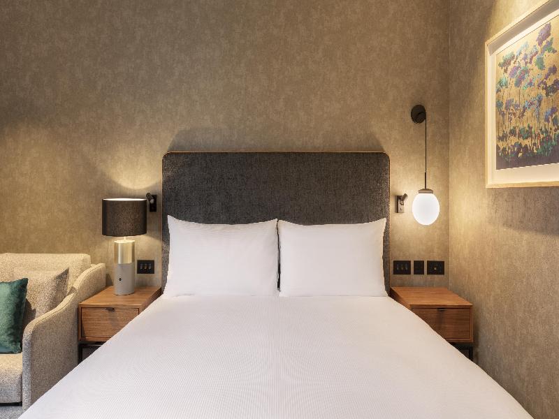 Hilton Woking image