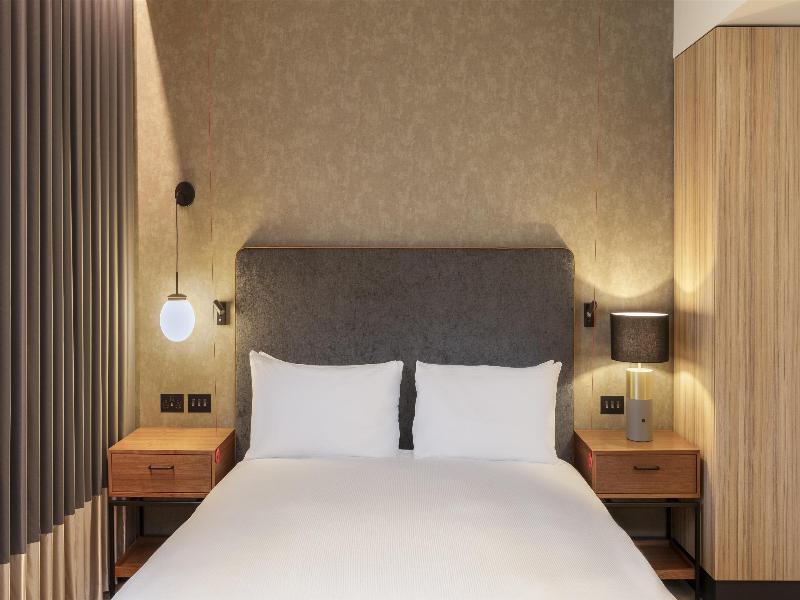 Hilton Woking image