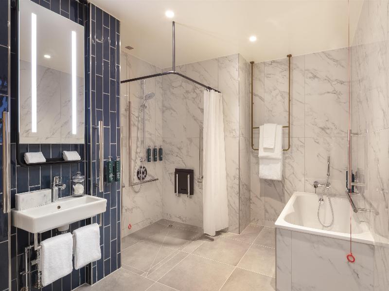 Hilton Woking image