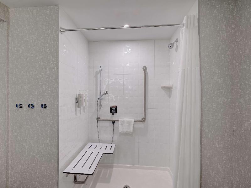 Hampton Inn & Suites by Hilton Burlington Toronto image