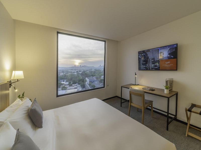 Stadia Suites Querataro image