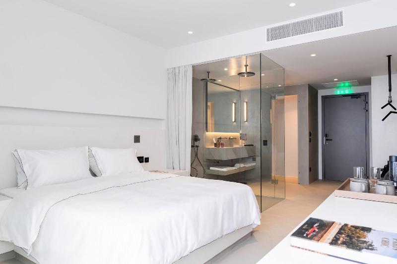 White Coast Pool Suites Small Luxury Hotels — photo 60
