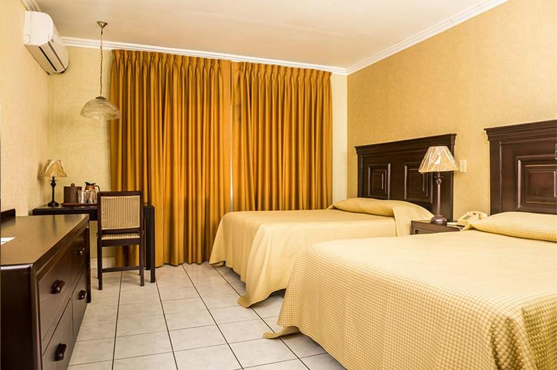 La Quinta Hotel image 2