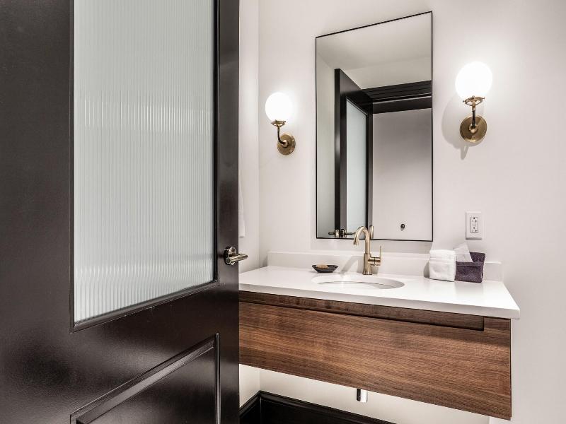 Bottleworks Hotel image