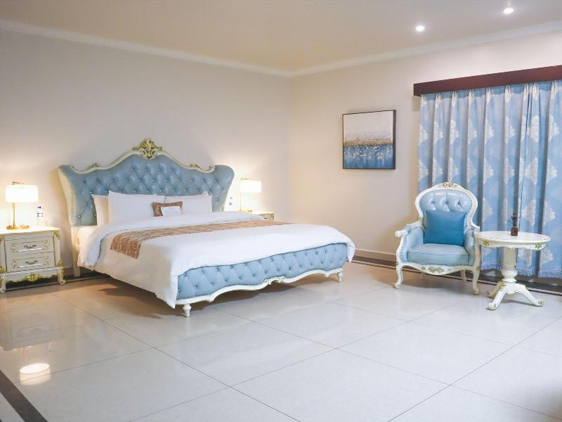 Golden Bay Belize Hotel image