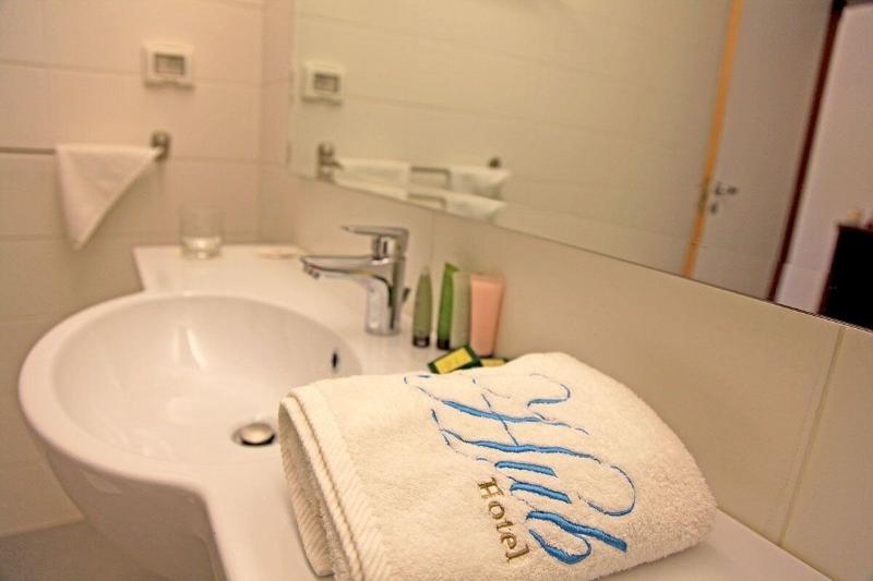 The Hub Hotel image
