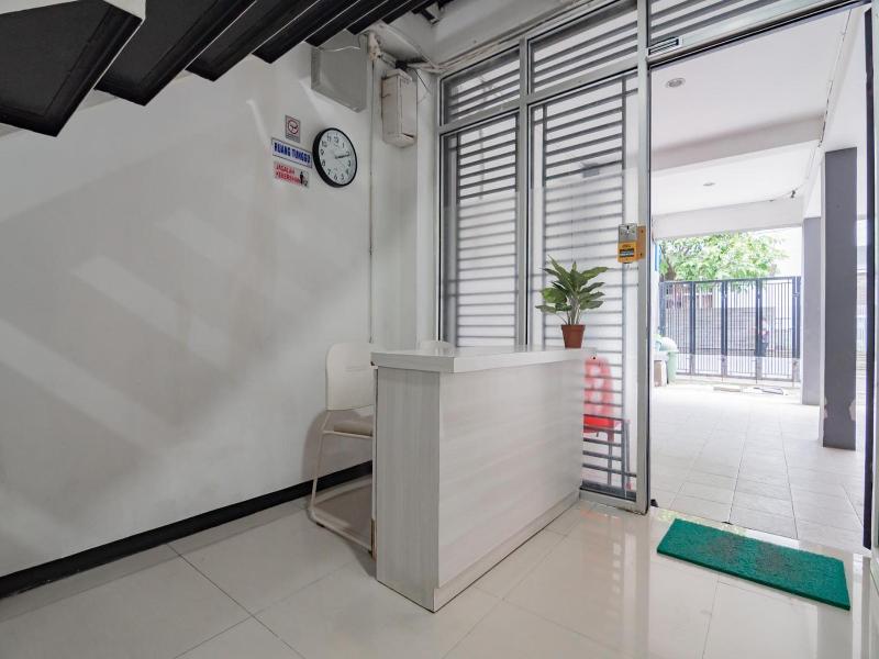 Formerly RedDoorz Syariah near Regol Park Bandung image