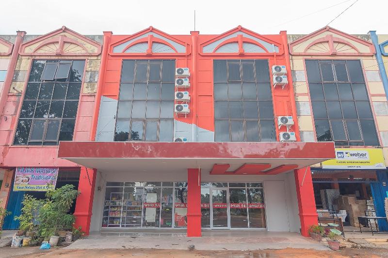 Formerly RedDoorz @ Pasar Melayu Sagulung Batam image