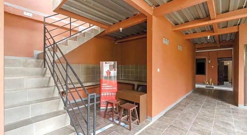 Formerly RedDoorz Syariah @ Bulak Kapal image