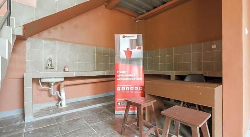 Formerly RedDoorz Syariah @ Bulak Kapal image