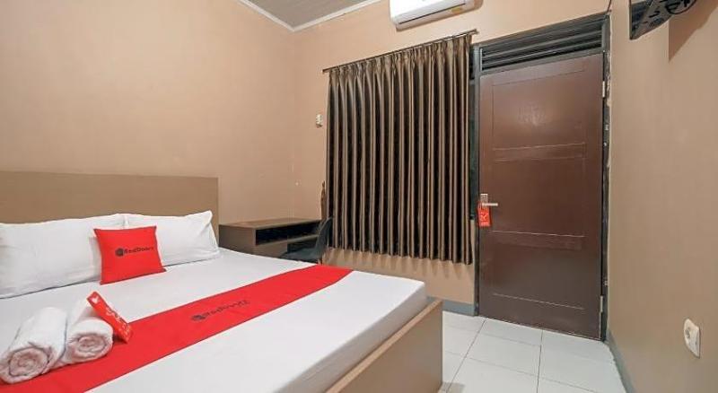 Formerly RedDoorz Syariah @ Bulak Kapal image