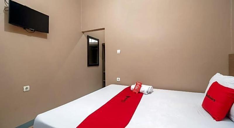 Formerly RedDoorz Syariah @ Bulak Kapal image