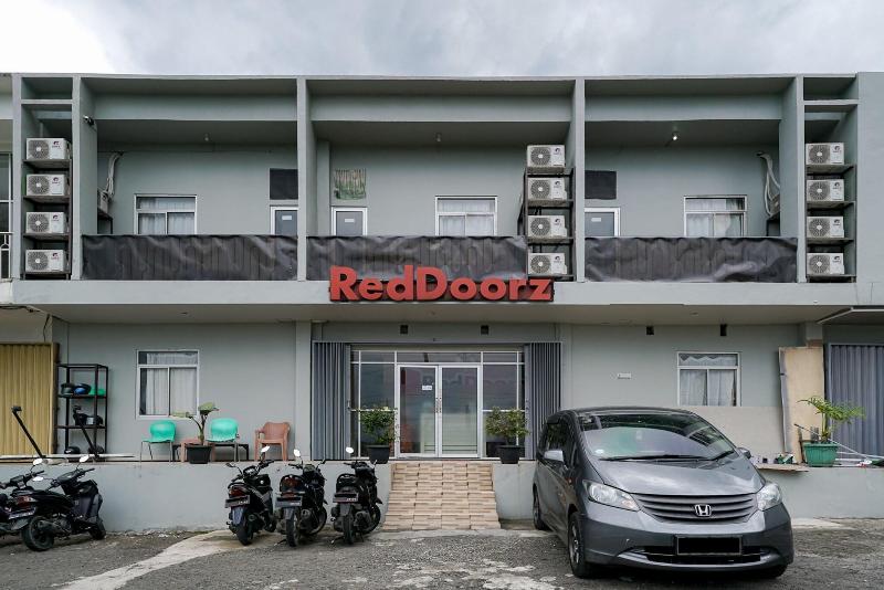 Formerly RedDoorz near Exit Toll Sirkuit Sentul