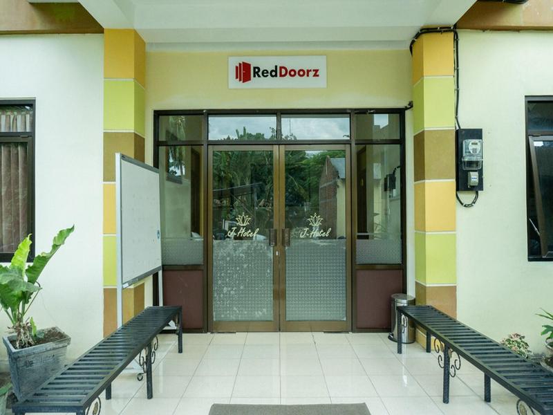 Formerly RedDoorz @ Gatot Subroto Ende