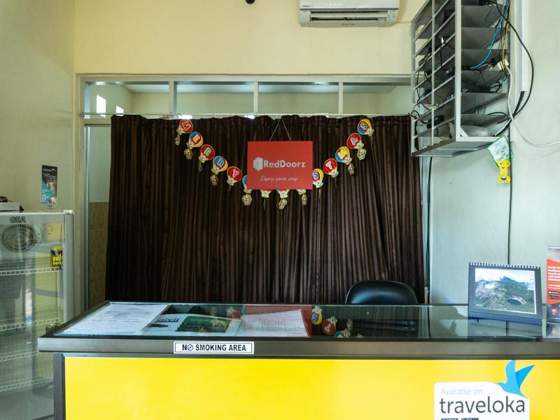 Formerly RedDoorz H. Hasan Aroeboesman Airport — view