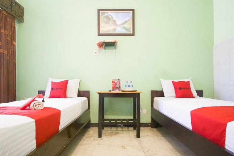Formerly RedDoorz Syariah @ Jalan Gajah Mada image