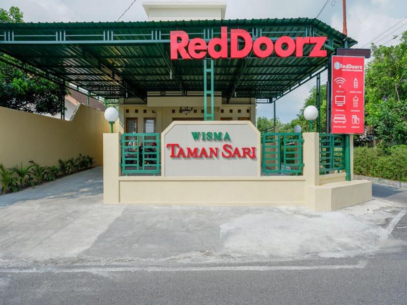 Formerly RedDoorz near Stadion 45 Karanganyar