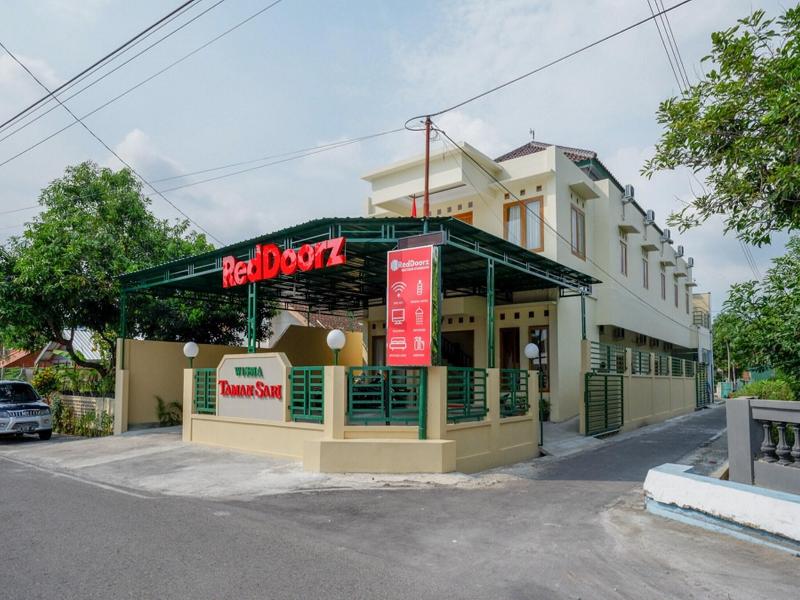 Formerly RedDoorz near Stadion 45 Karanganyar