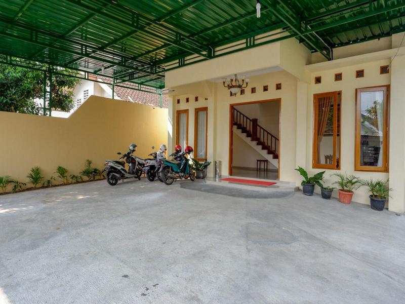 Formerly RedDoorz near Stadion 45 Karanganyar