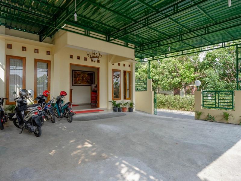 Formerly RedDoorz near Stadion 45 Karanganyar