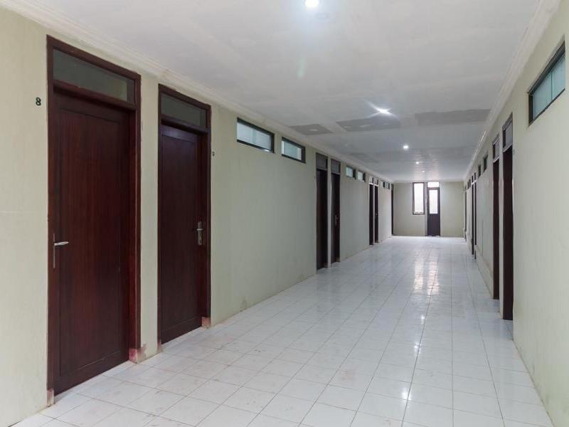 Formerly RedDoorz near Cikampek Mall Karawang image