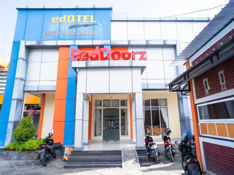 Formerly RedDoorz @ Jalan Pendidikan Mataram image