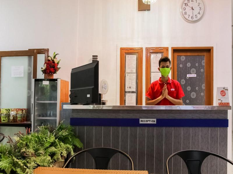 OYO 90012 Guest House Cahaya 7296