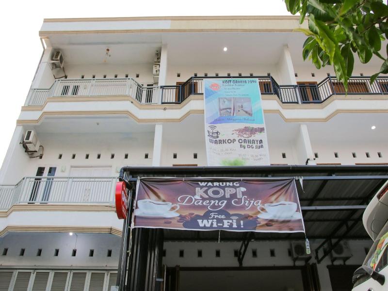 OYO 90012 Guest House Cahaya 7296