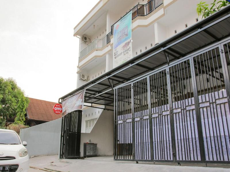 OYO 90012 Guest House Cahaya 7296