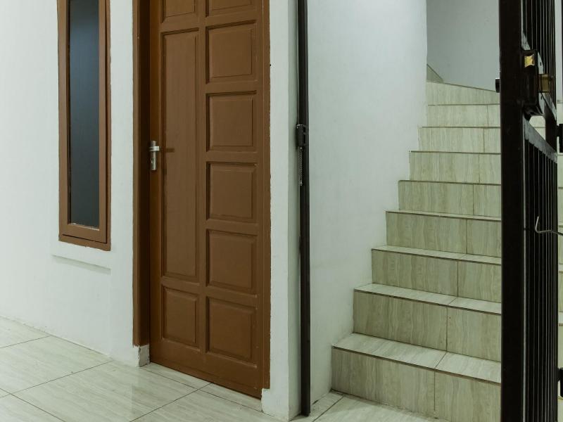 OYO 90012 Guest House Cahaya 7296