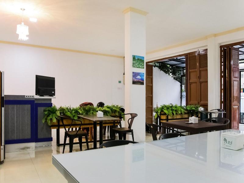 OYO 90012 Guest House Cahaya 7296