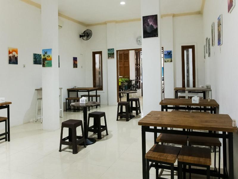 OYO 90012 Guest House Cahaya 7296