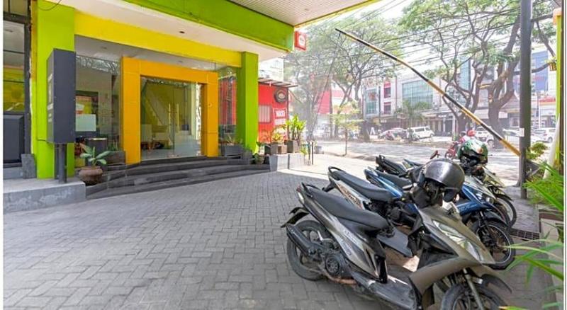 Formerly RedDoorz Plus @ Hertasning Area image