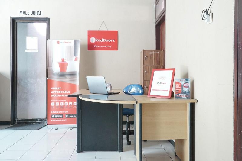 Formerly RedDoorz Hostel @ Borobudur Street — photo 4