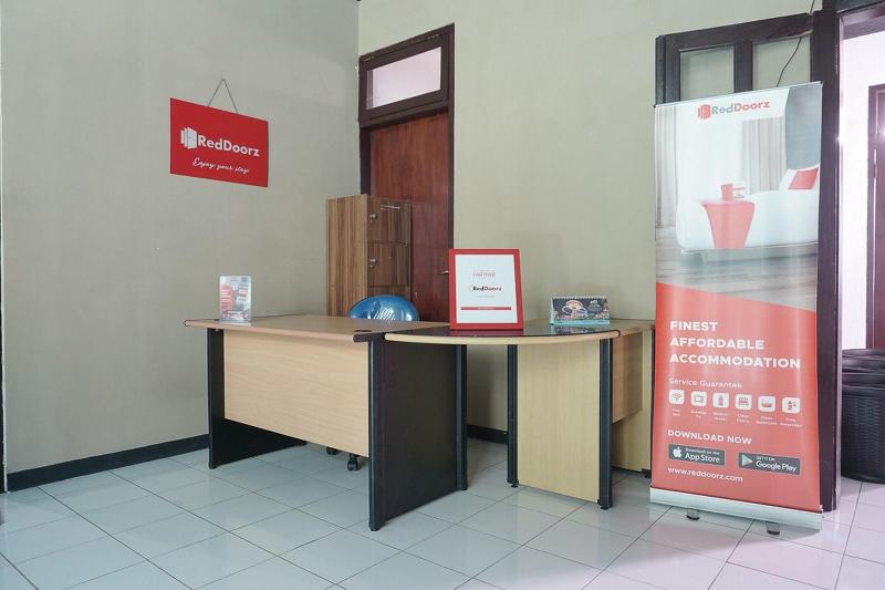 Formerly RedDoorz Hostel @ Borobudur Street — photo 5