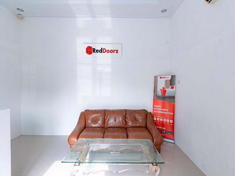 Formerly RedDoorz Syariah near UISU Medan image