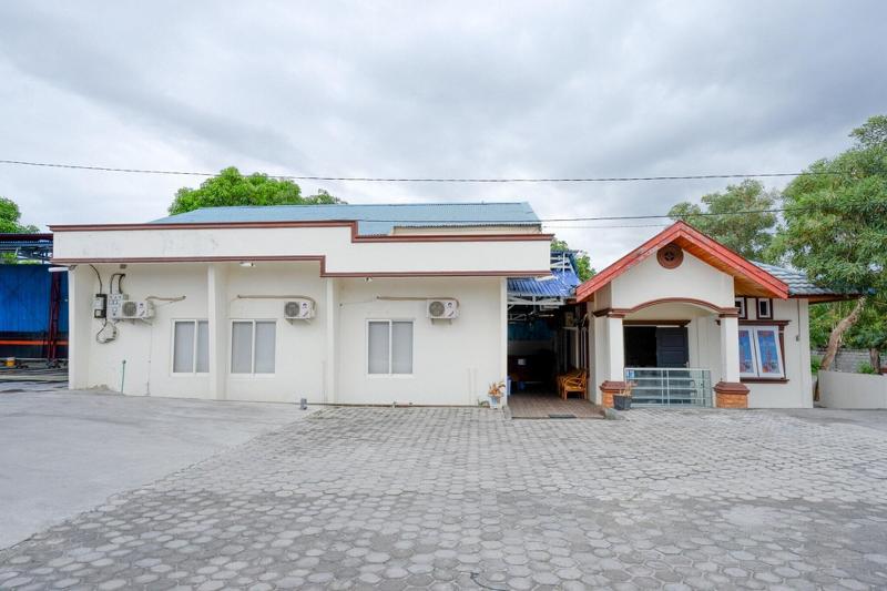 Formerly RedDoorz @ Hotel Bumi Palupy image