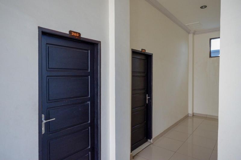 Formerly RedDoorz @ Hotel Bumi Palupy image