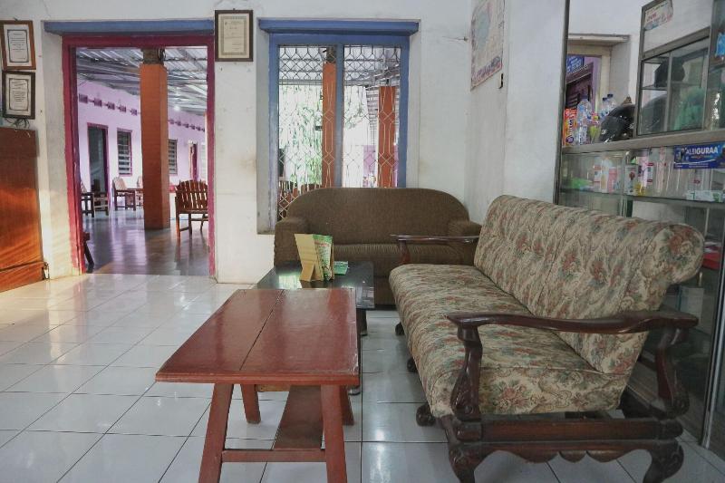 SPOT ON 1972 Aman Family Inn Syariah