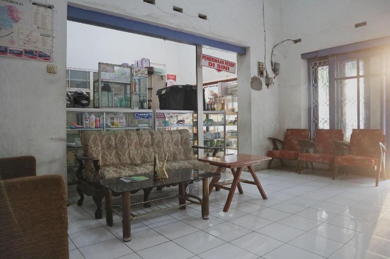 SPOT ON 1972 Aman Family Inn Syariah