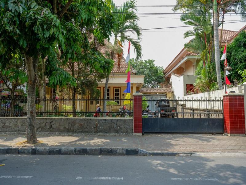 Formerly RedDoorz Syariah Alun Alun Purwokerto