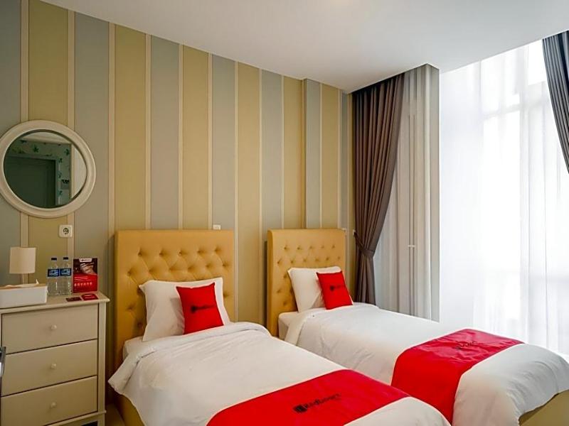 Formerly RedDoorz Plus @ Madukoro Raya Semarang image