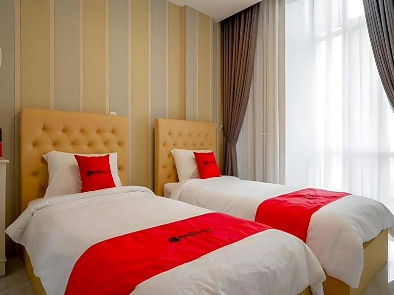 Formerly RedDoorz Plus @ Madukoro Raya Semarang image
