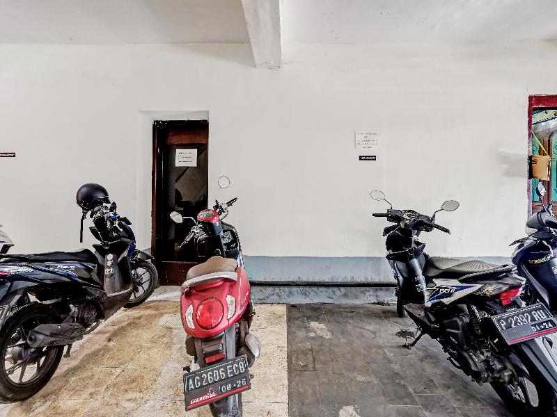 SPOT ON 90098 Anak Mama Guesthouse image